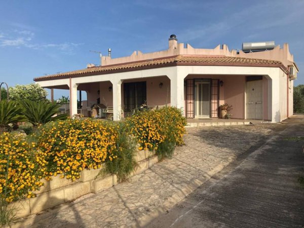 casa indipendente in vendita a Noto
