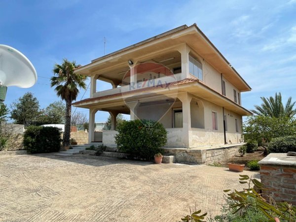 casa indipendente in vendita a Noto in zona San Lorenzo