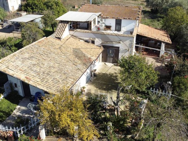 casa indipendente in vendita a Noto