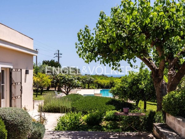 casa indipendente in vendita a Noto