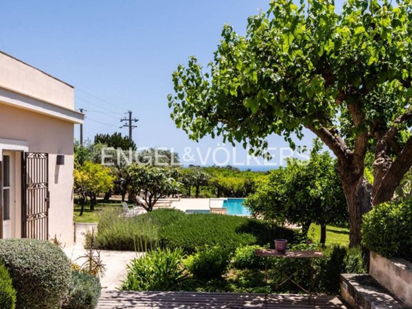 casa indipendente in vendita a Noto
