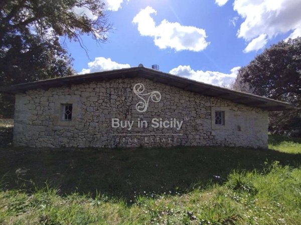 casa indipendente in vendita a Noto in zona Santa Lucia