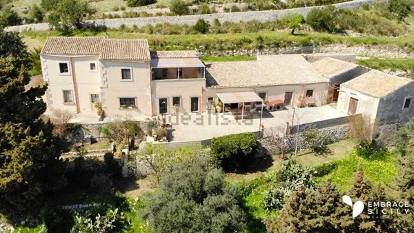 casa indipendente in vendita a Noto