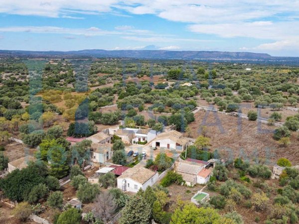 casa indipendente in vendita a Noto