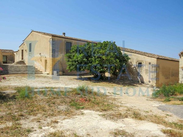 casa indipendente in vendita a Noto