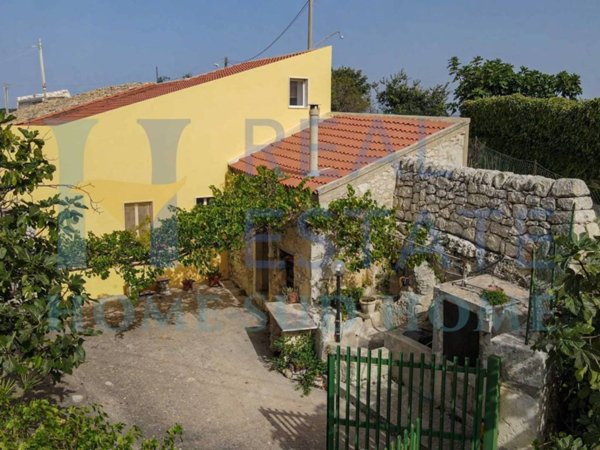 casa indipendente in vendita a Noto