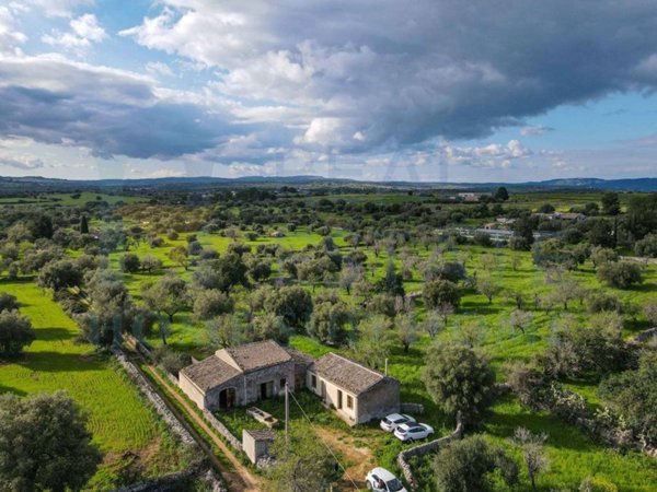 casa indipendente in vendita a Noto