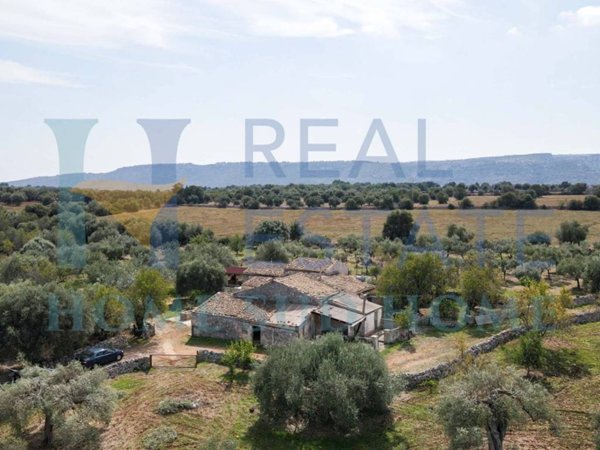 casa indipendente in vendita a Noto
