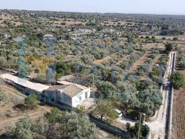 casa indipendente in vendita a Noto