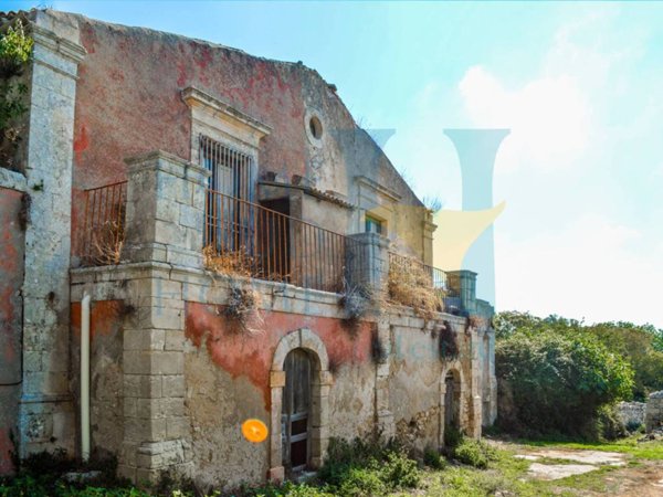 intera palazzina in vendita a Noto in zona Testa dell'Acqua