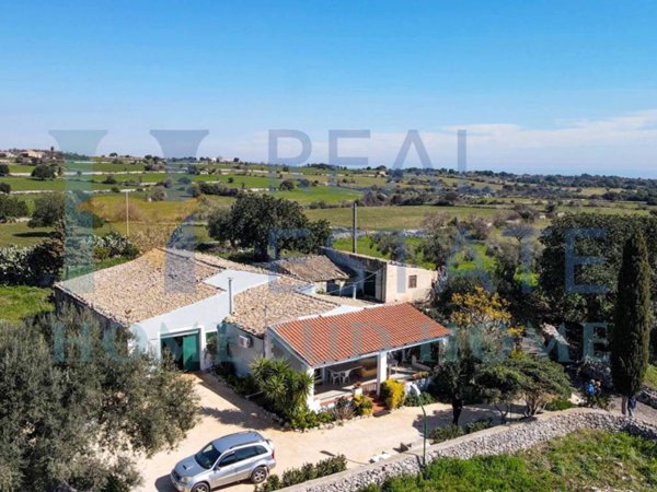 casa indipendente in vendita a Noto