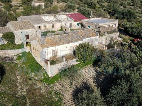 casa indipendente in vendita a Noto