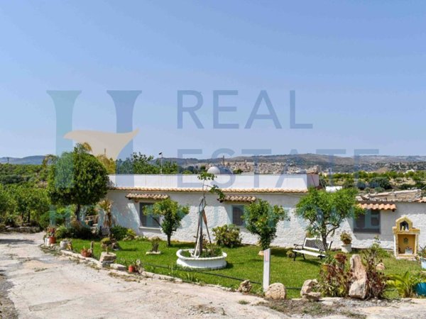 casa indipendente in vendita a Noto