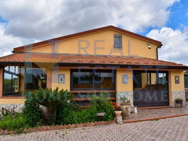casa indipendente in vendita a Noto