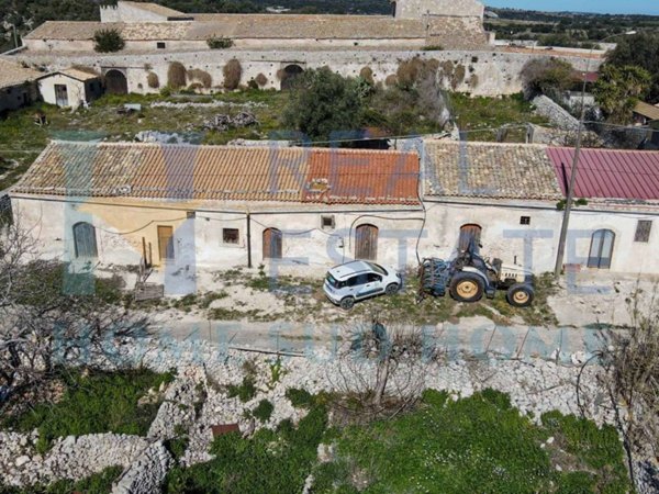 casa indipendente in vendita a Noto