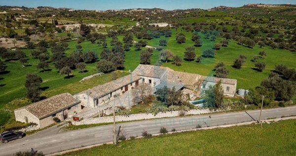 casa indipendente in vendita a Noto