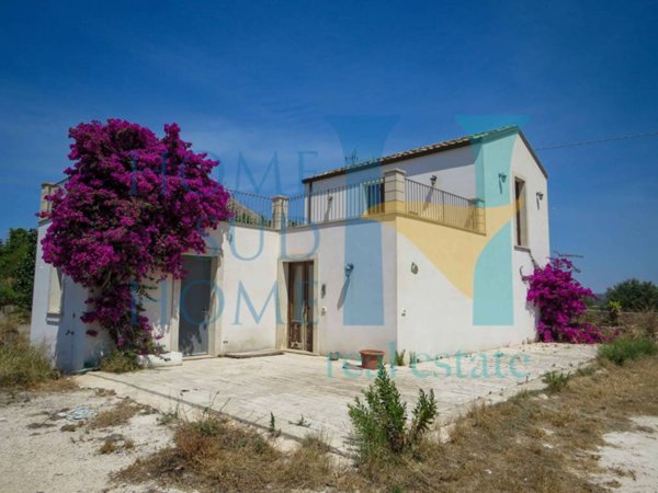 casa indipendente in vendita a Noto