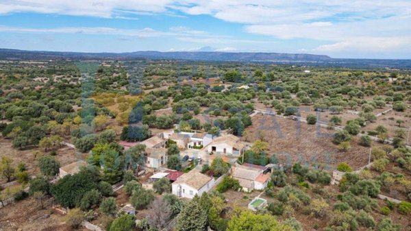 casa indipendente in vendita a Noto