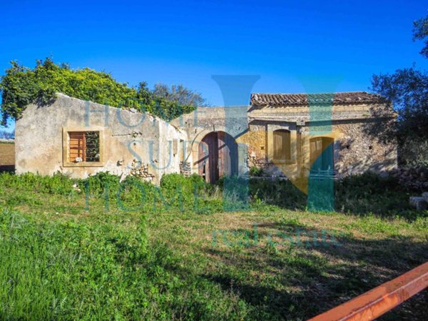 casa indipendente in vendita a Noto