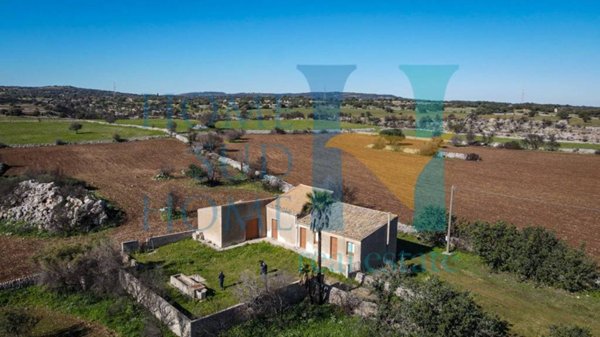 casa indipendente in vendita a Noto