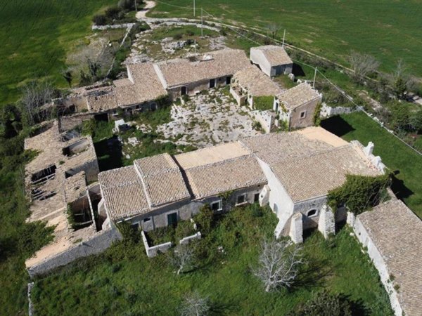 casa indipendente in vendita a Noto in zona Rigolizia