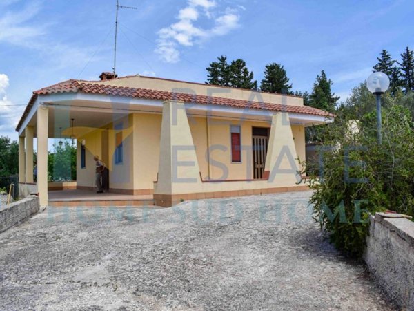 casa indipendente in vendita a Noto