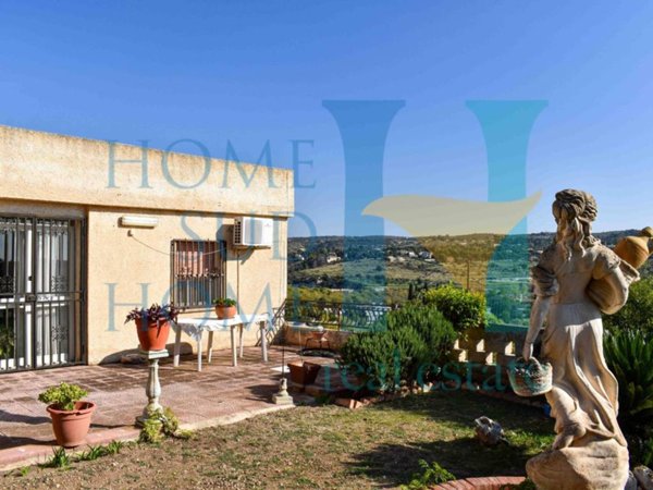 casa indipendente in vendita a Noto