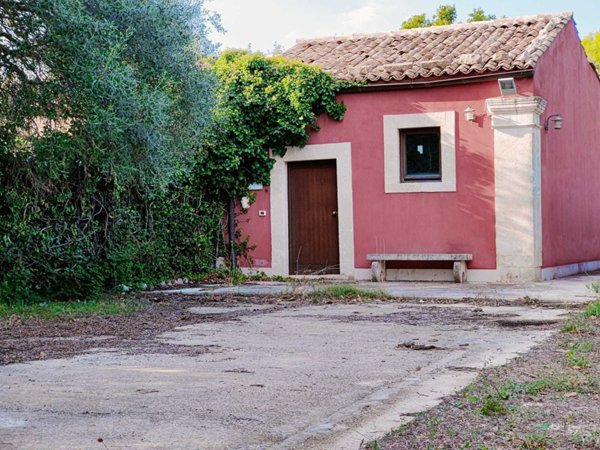 casa indipendente in vendita a Noto