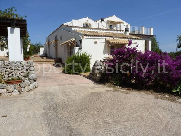 casa indipendente in vendita a Noto