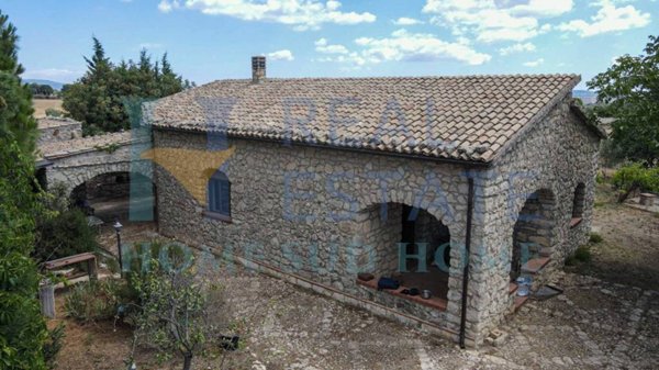 casa indipendente in vendita a Noto