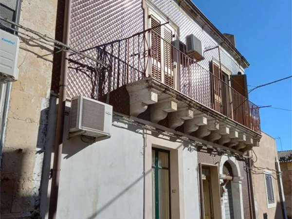 casa indipendente in vendita a Noto