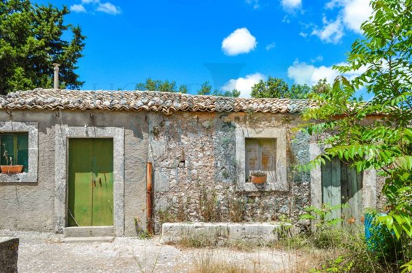 casa indipendente in vendita a Noto