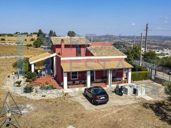 casa indipendente in vendita a Noto