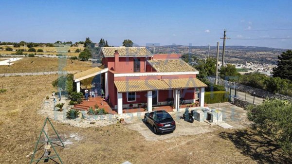 casa indipendente in vendita a Noto