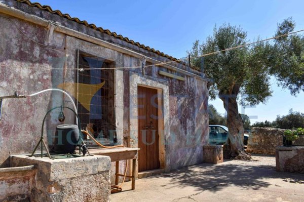casa indipendente in vendita a Noto