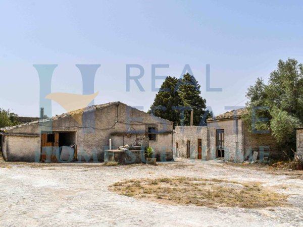 casa indipendente in vendita a Noto