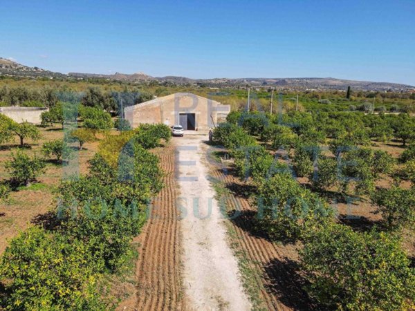 casa indipendente in vendita a Noto