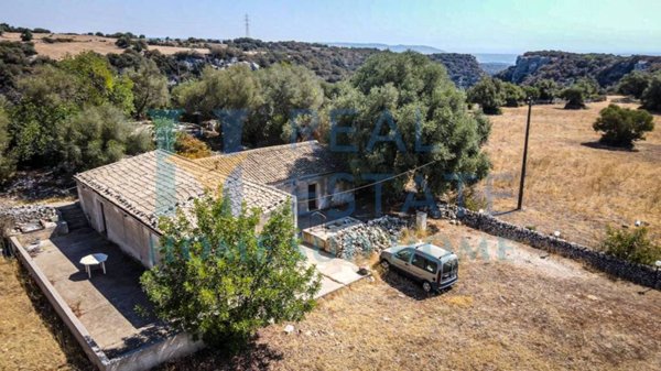 casa indipendente in vendita a Noto