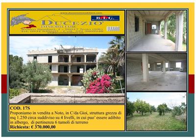 casa semindipendente in vendita a Noto