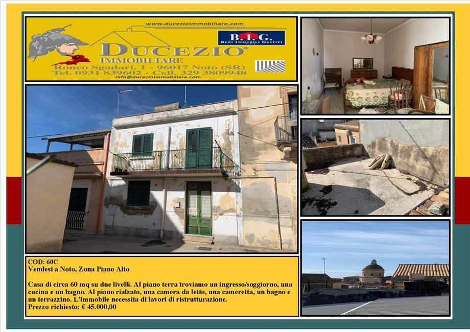 casa indipendente in vendita a Noto