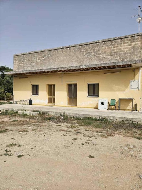 casa indipendente in vendita a Noto in zona Rigolizia