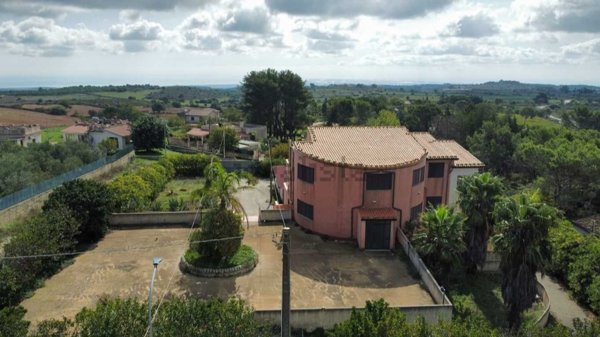 casa indipendente in vendita a Noto