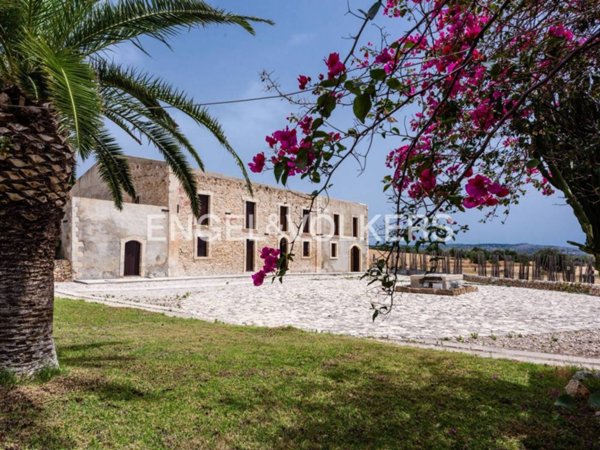 casa indipendente in vendita a Noto