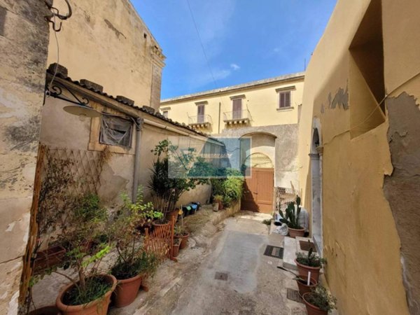 casa indipendente in vendita a Noto