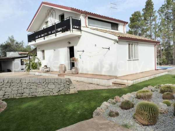 casa indipendente in vendita a Noto in zona Vendicari