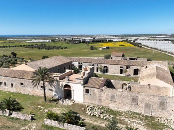 casa indipendente in vendita a Noto