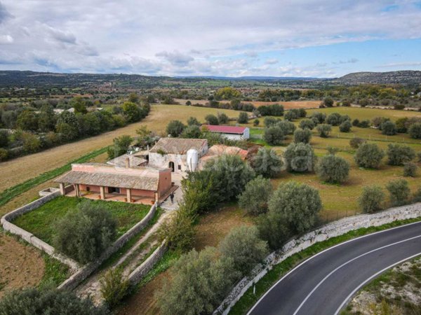 casa indipendente in vendita a Noto