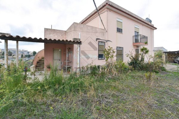 casa indipendente in vendita a Noto