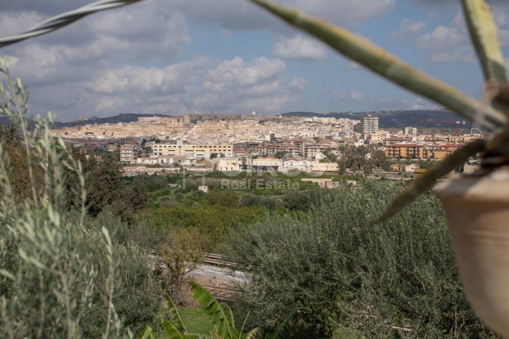 casa indipendente in vendita a Noto in zona San Lorenzo