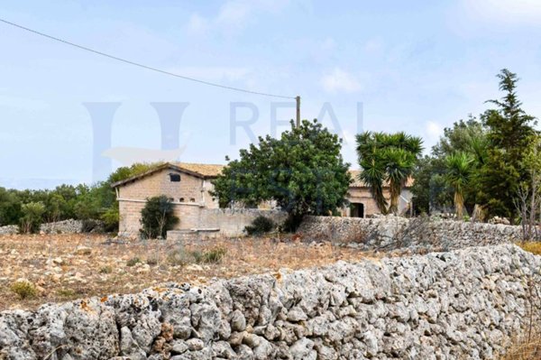 casa indipendente in vendita a Noto